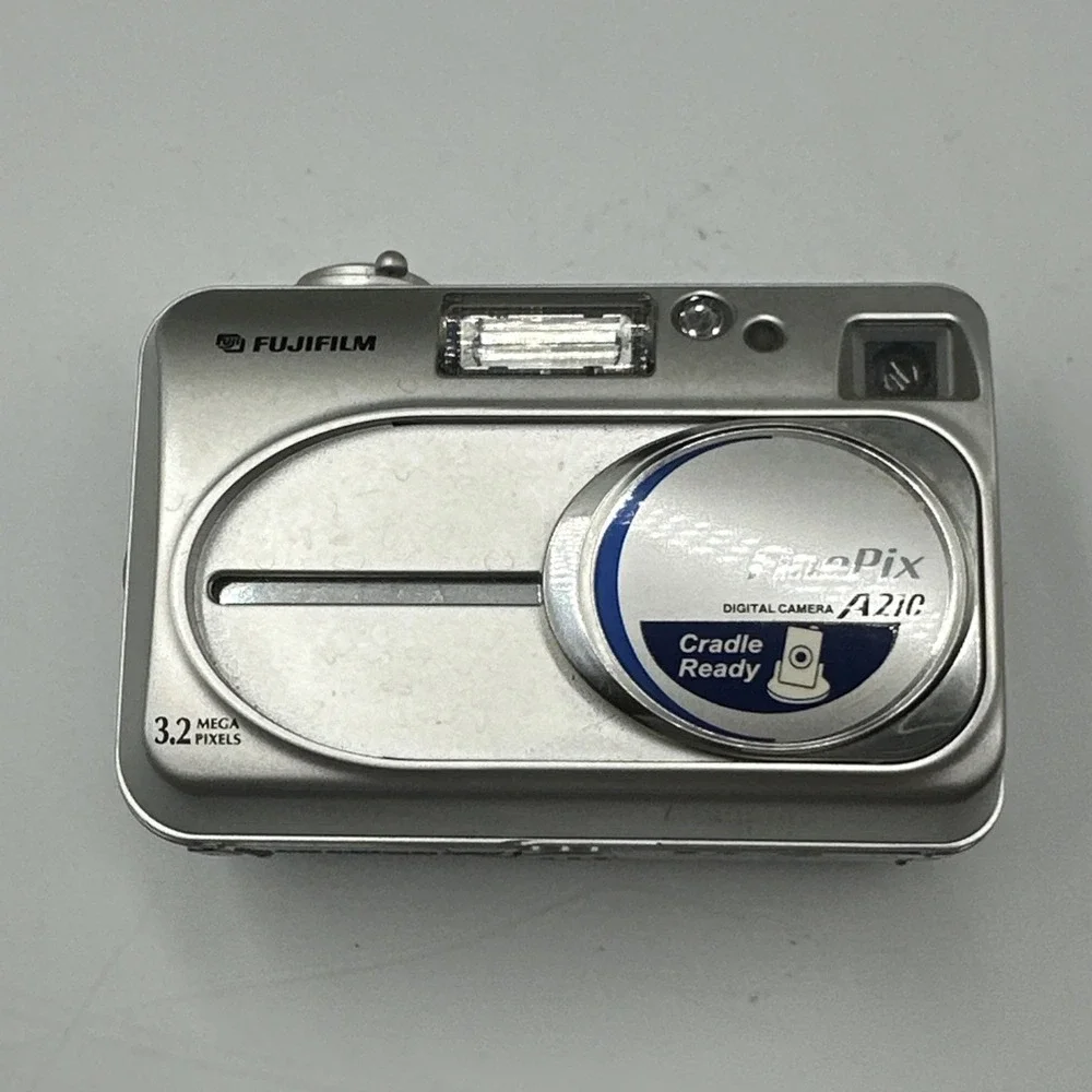 Fujifilm Digital Camera FinePix A210 3.2MP in Silver - Tested Memory Card & Case